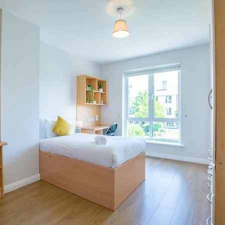 54 - Spacious Townhouse By Shortstays 戈尔韦